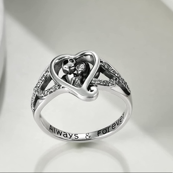18k Diamond Nightmare Before Christmas Heart Ring - Picture 6 of 11